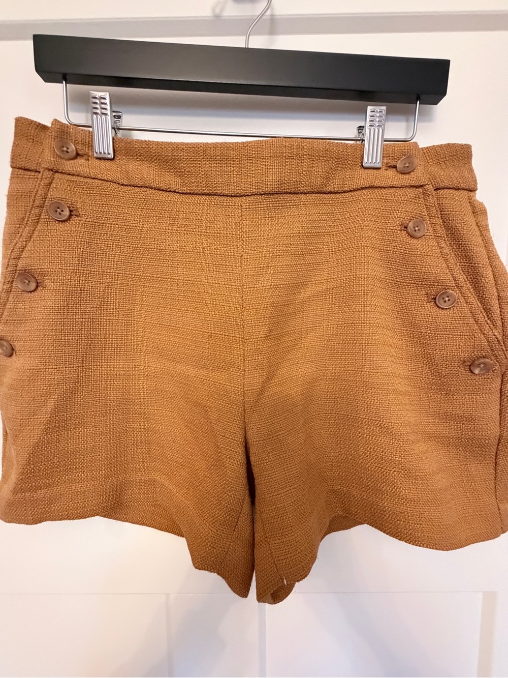 Women’s High-Rise Button-Accent Shorts in Camel
